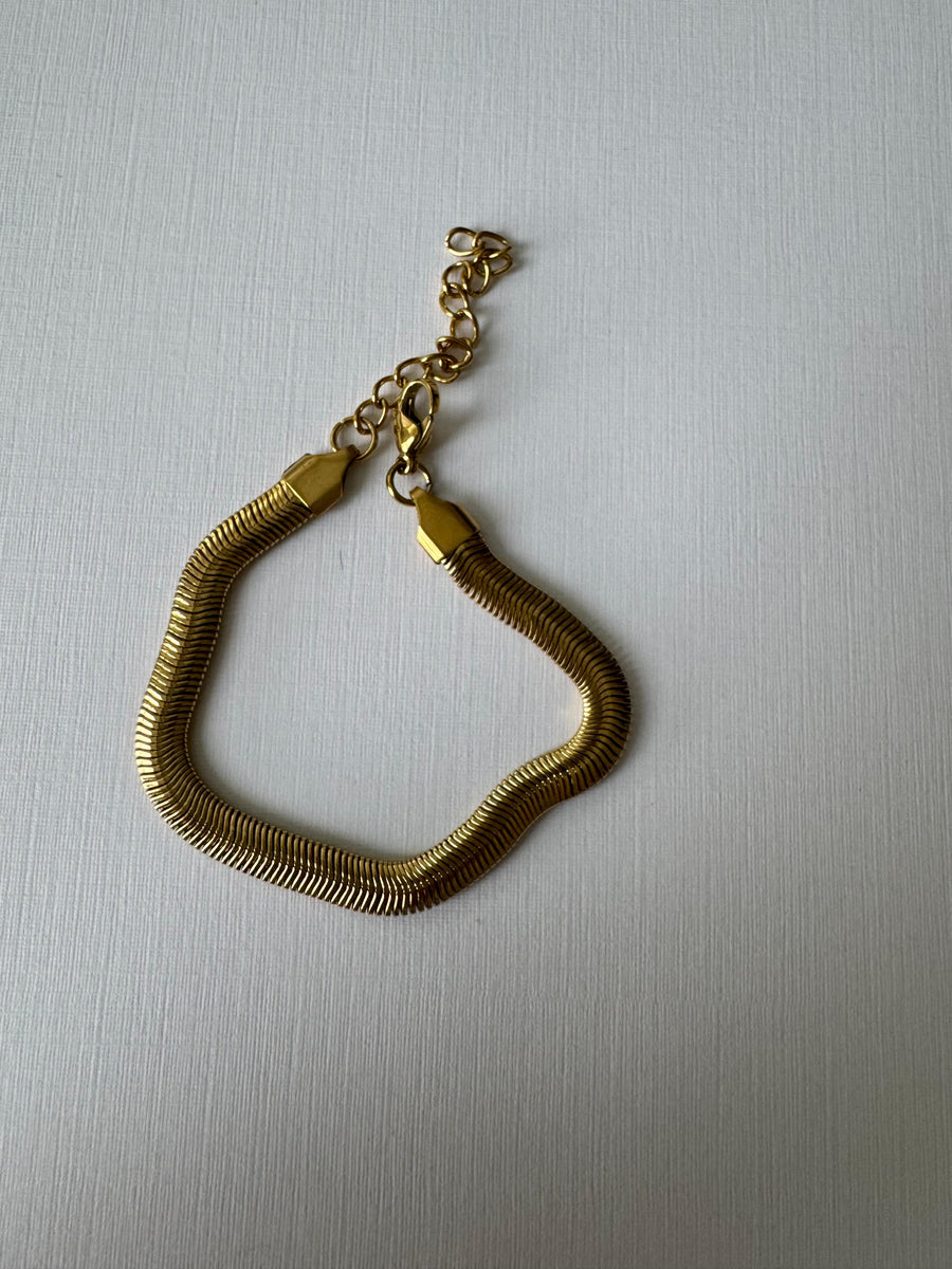 Pulsera planchada dorada grande