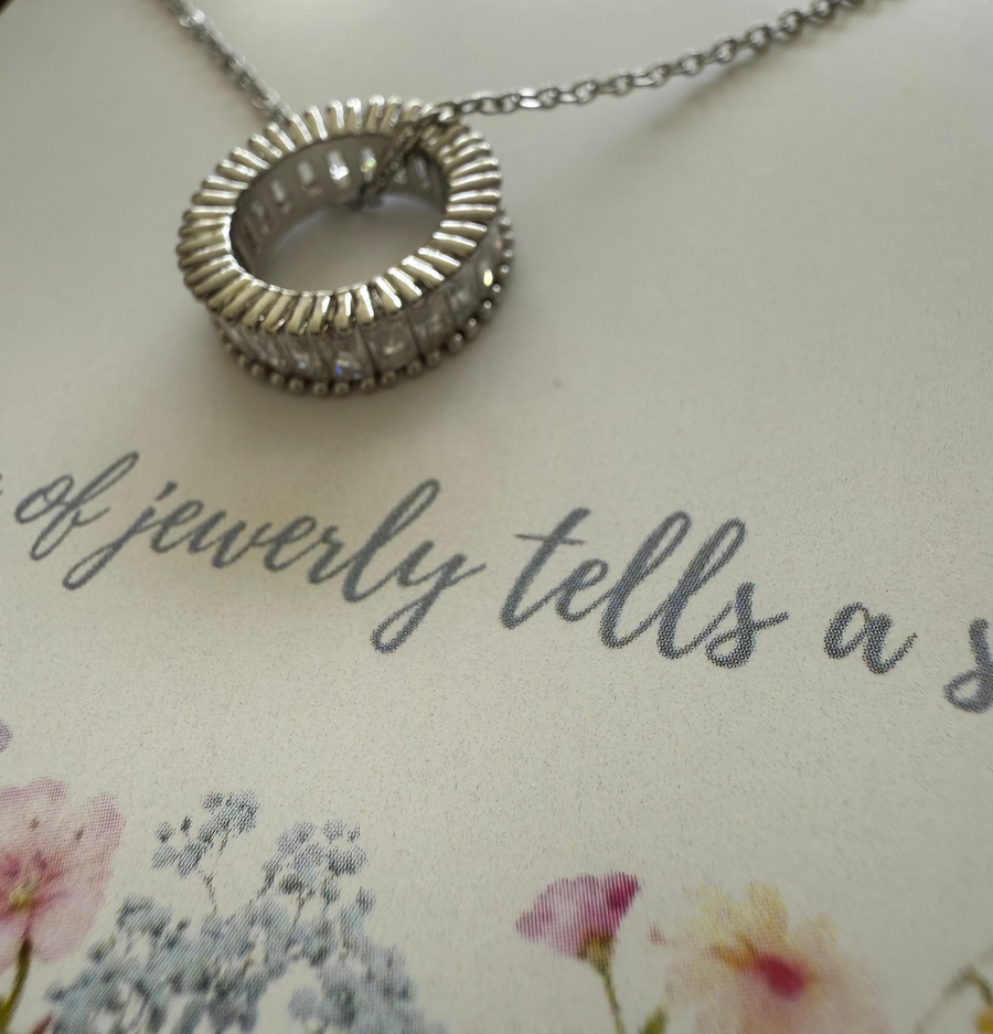 Collar anillo plateado