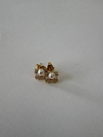 Arete blanco con perla