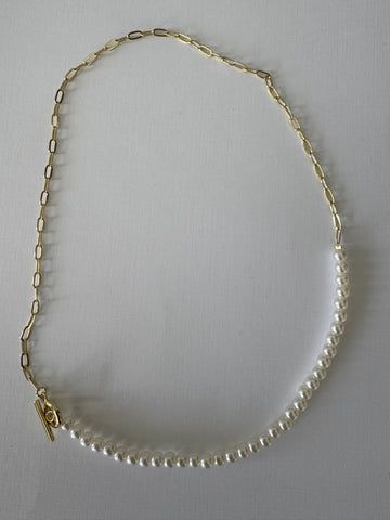 Collar perlas con cadena dorada