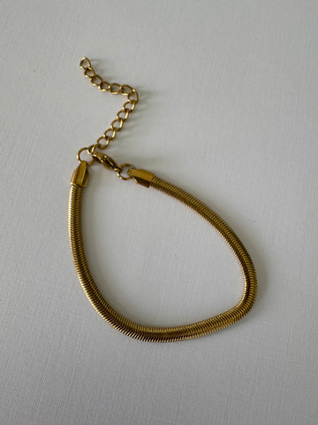 Pulsera planchada dorada chica